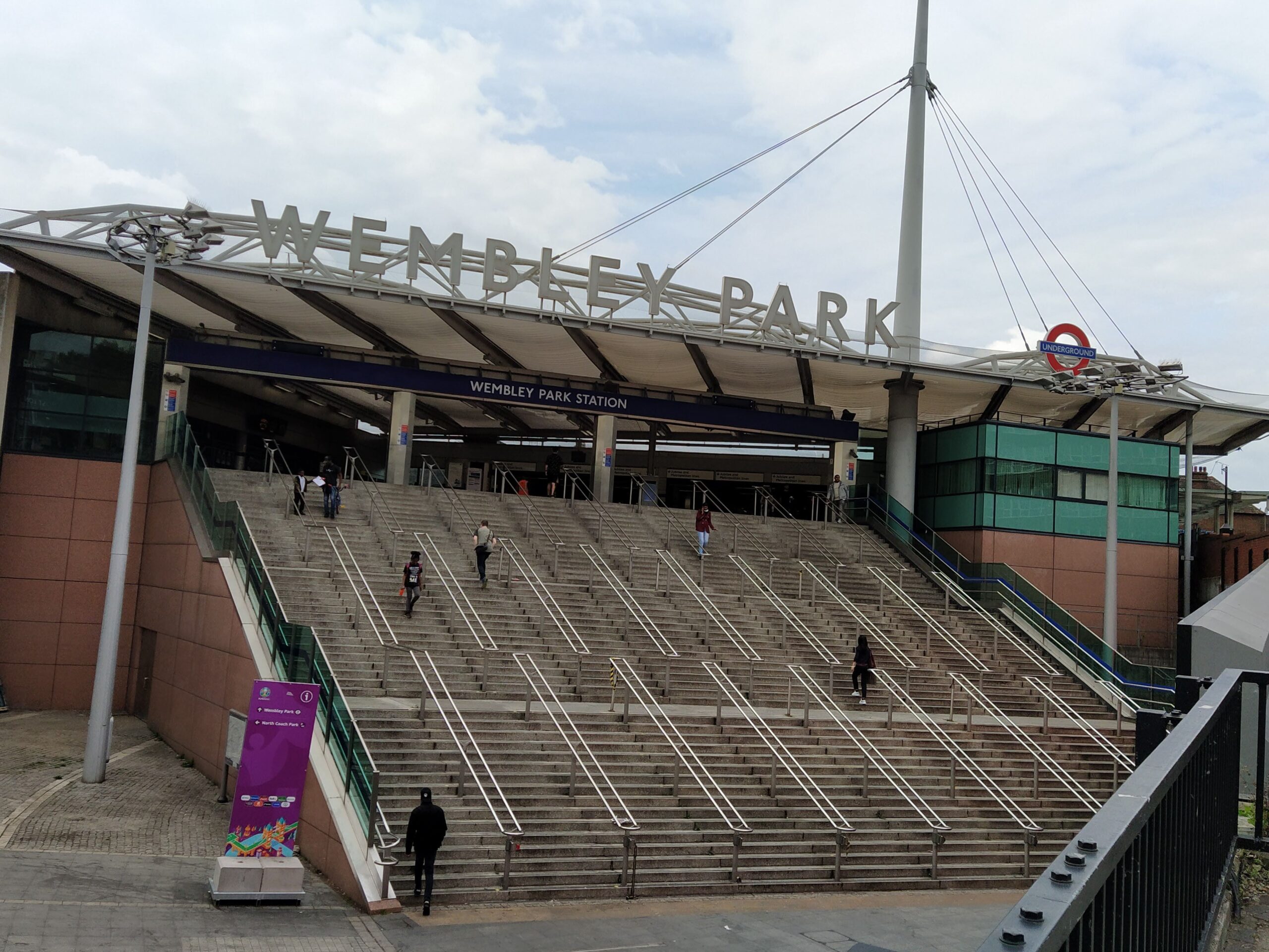 ロンドンの地下鉄駅を散策 Wembley Park 憧れのロンドンでロン爺が見つけた楽しみブログ